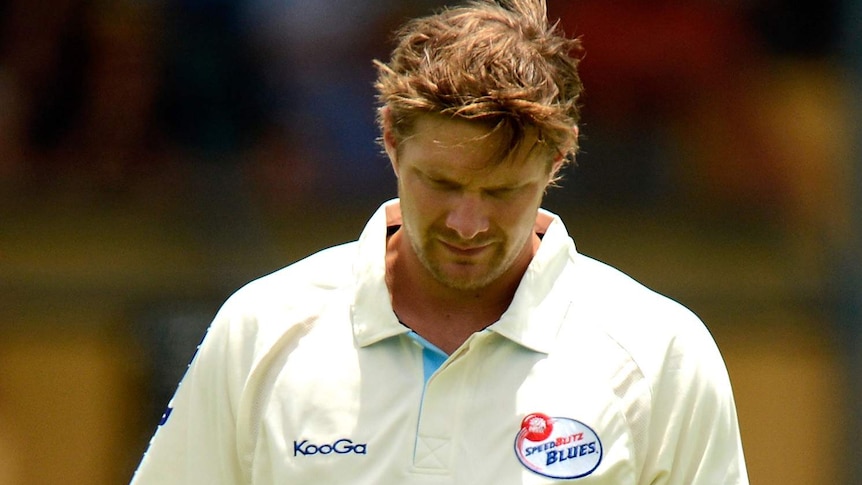 Shane Watson prepares to bowl for NSW in the Shield match against Queensland.