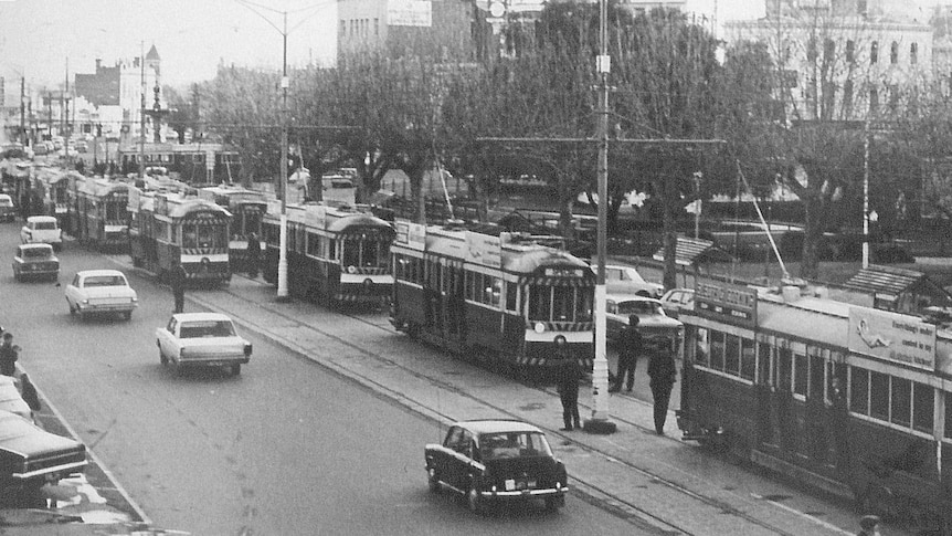 A convoy of trams in Bendigo in 1970