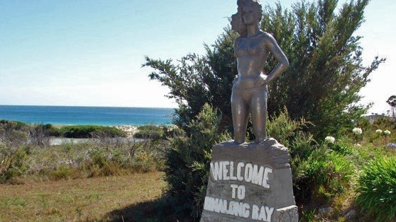 Welcome to Binalong Bay sign