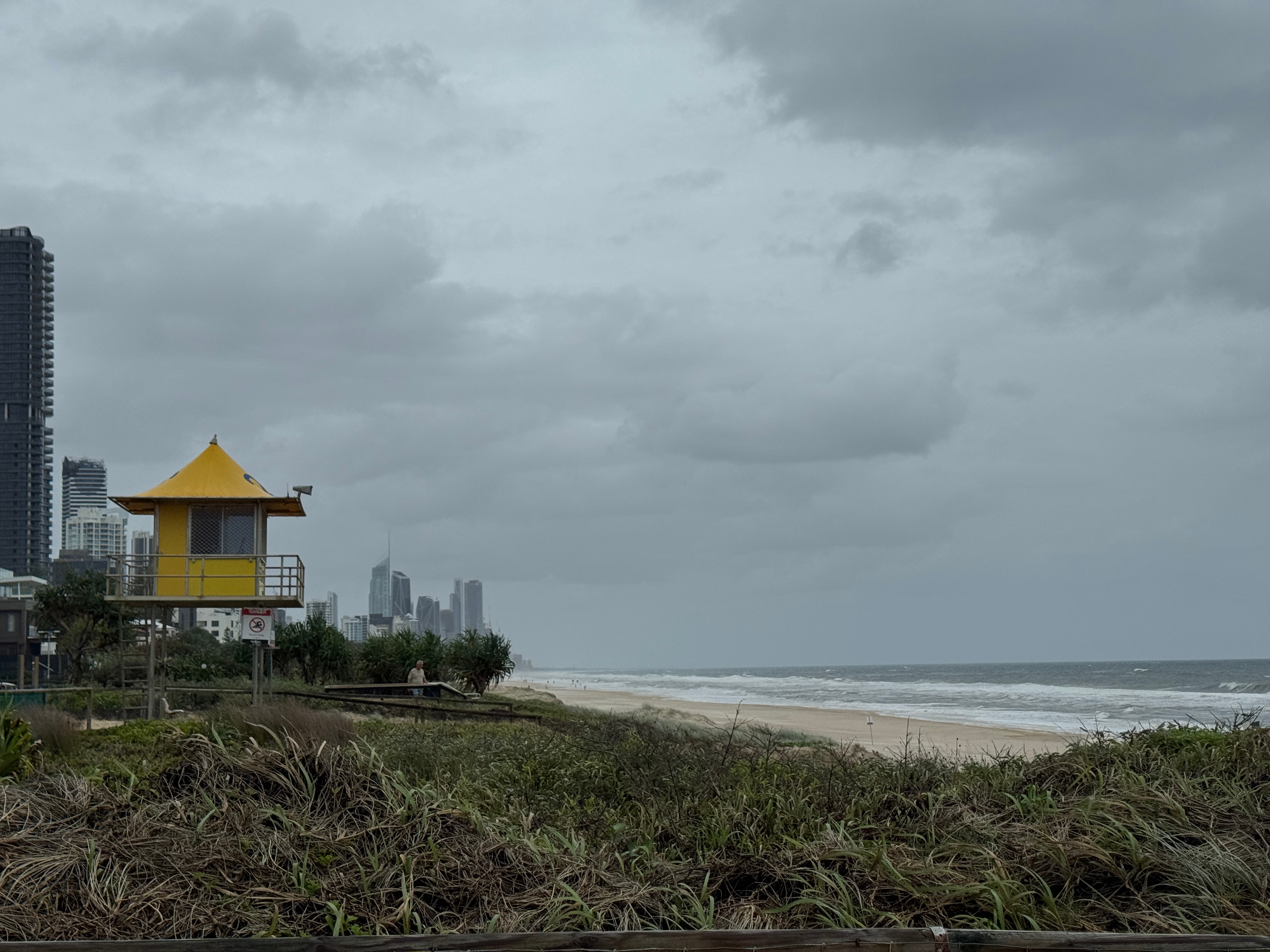 Flood warnings for parts of Qld as state's north braces for heavy falls