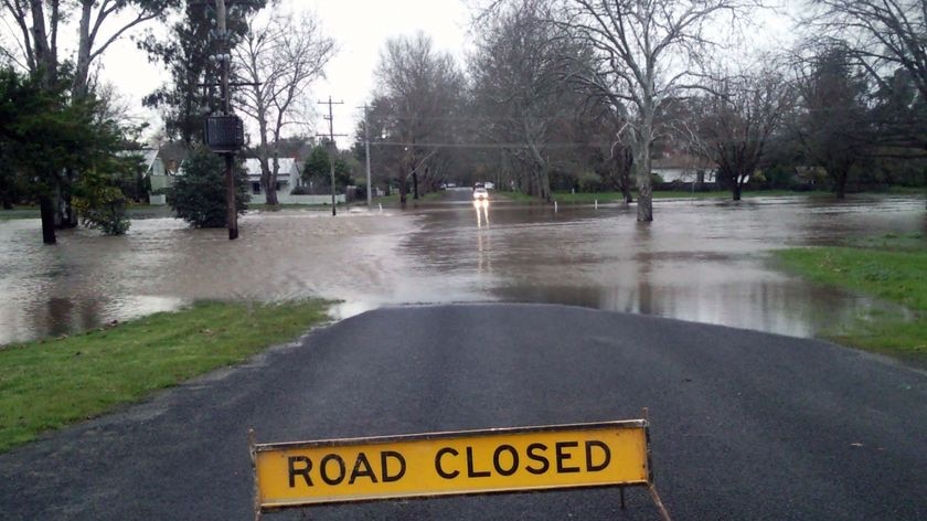 Road cut off and a 'road closed' sign in Benalla, Victoria