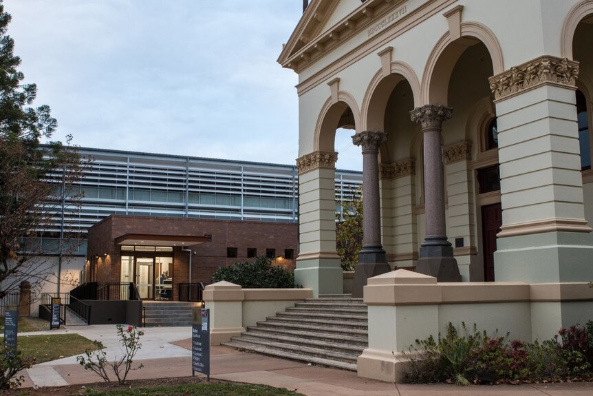 A modern building sits beside the grand traditional old Dubbo court
