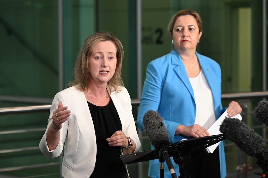 Yvette D'ath and Annastacia Palaszczuk at a press conference. 