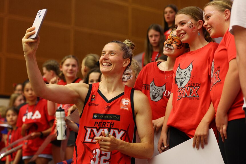 Perth Lynx player Sami Whitcomb takes a selfie with young fans