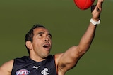 Eddie Betts reaches to take the ball with his left hand at training.