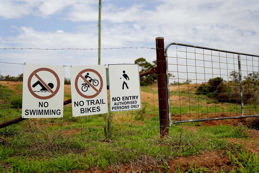 A sign of the Fifield dam