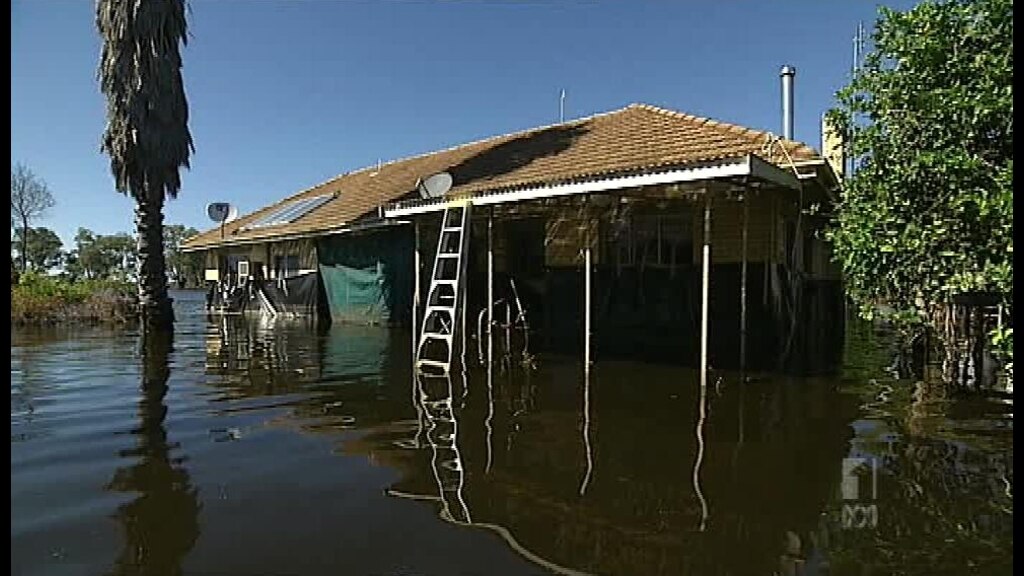 Flood victims inspect damage - ABC News