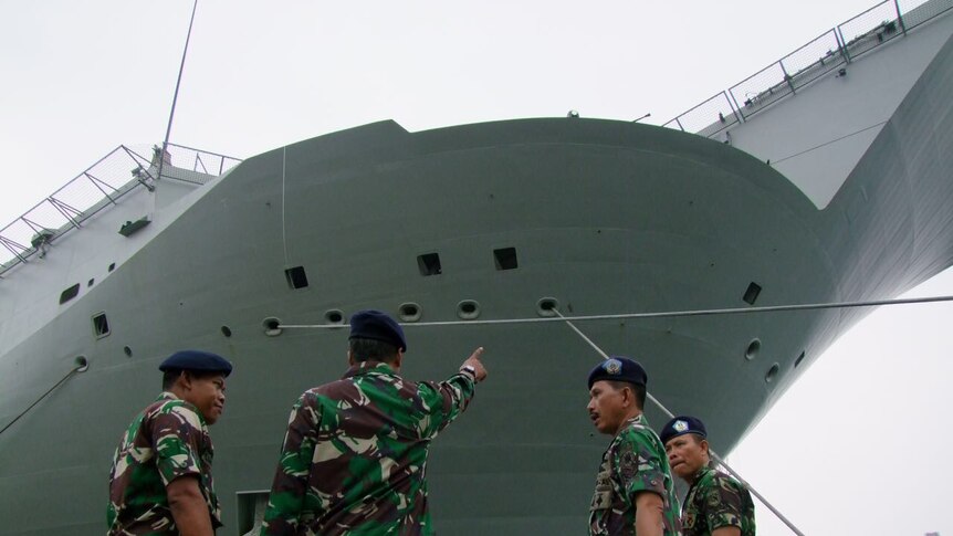 Indonesian military pointing at a HMAS ship.