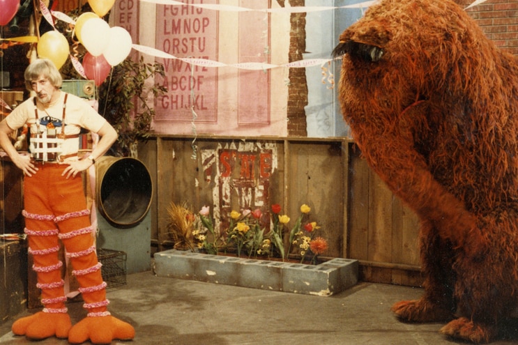 Caroll Spinney as Big Bird, with his friend Snuffleupagus