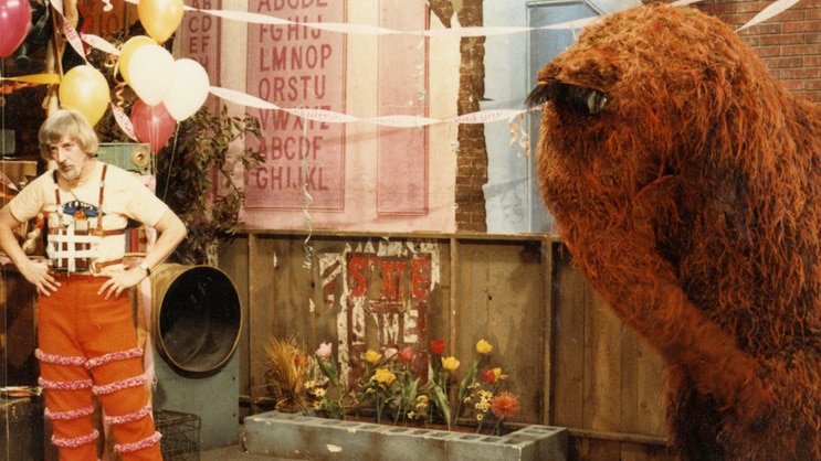 Caroll Spinney as Big Bird, with his friend Snuffleupagus