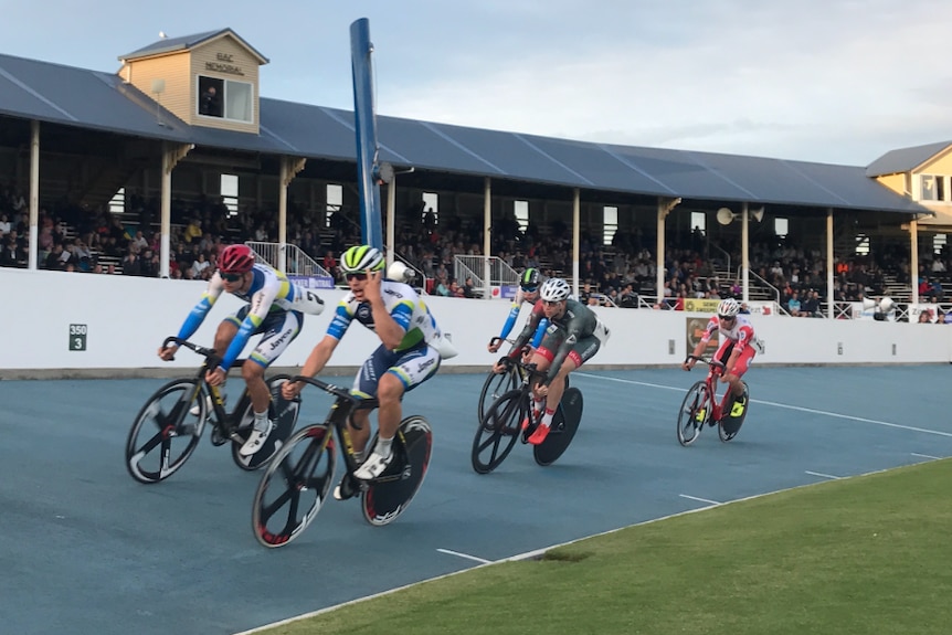 Sam Welsford takes out the Mens Cycling race at the Burnie New Years Day Carnival.