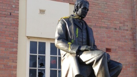 Sir Walter Scott statue