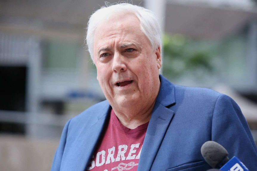Clive Palmer arrives at court in Brisbane wearing a t-shirt and blazer