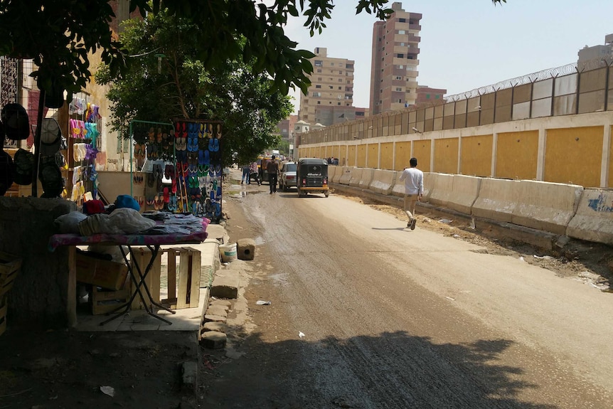 A market is set up outside Tora prison in Egypt.