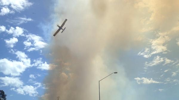 Bushfire forces partial closure of Perth's Kwinana Freeway in Perth's south.
