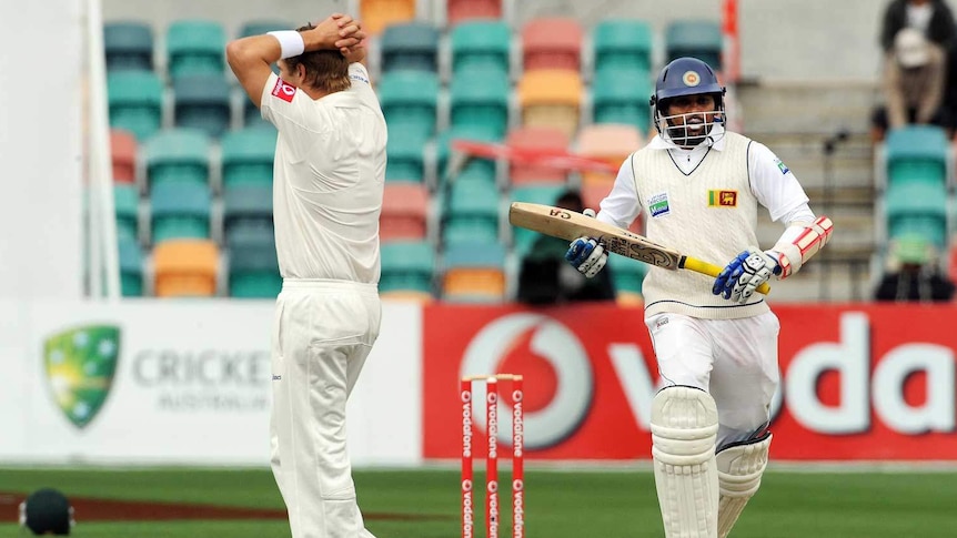 Dilshan runs between wickets on day three