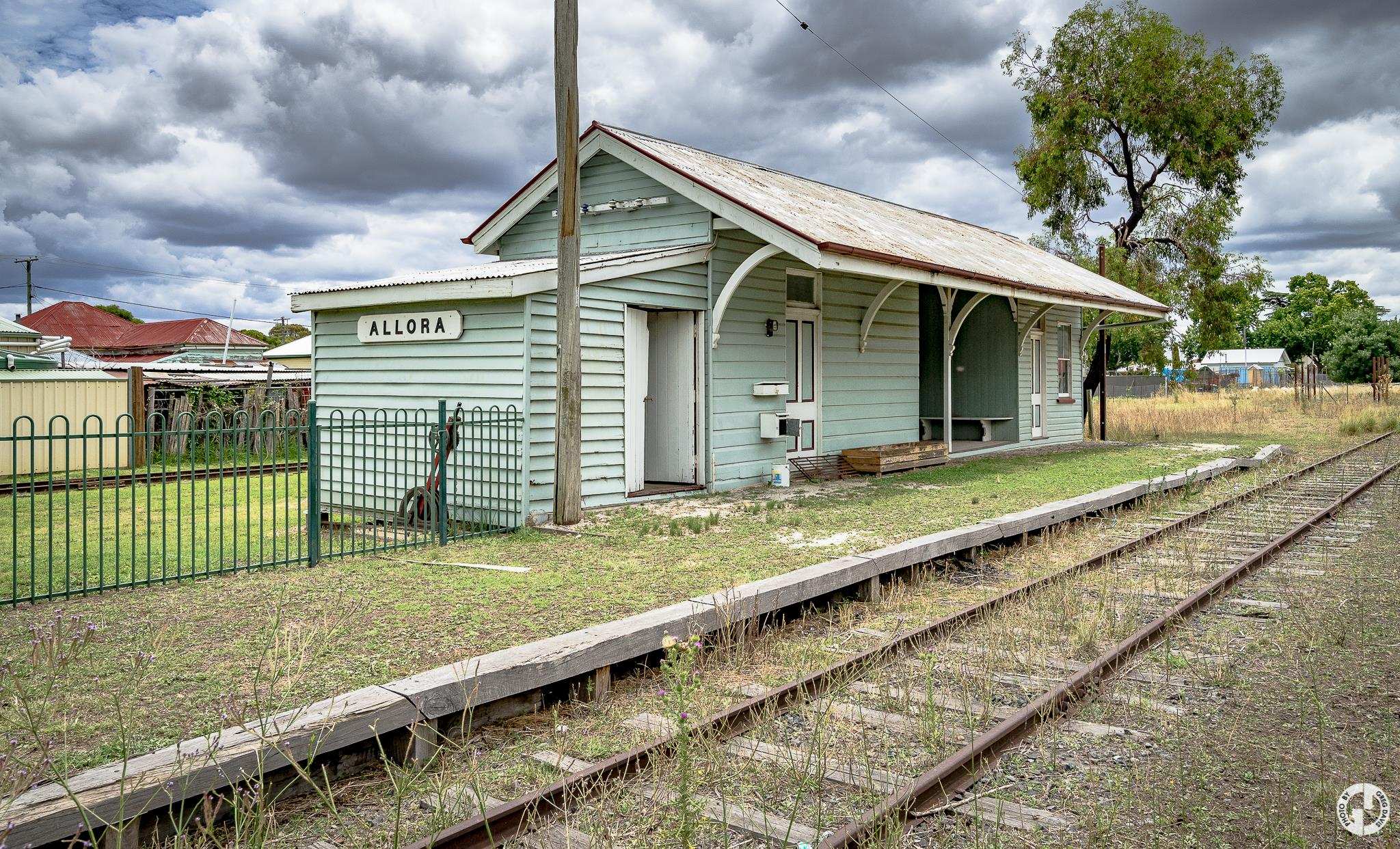 Amateur photographer follows old train tracks across country to