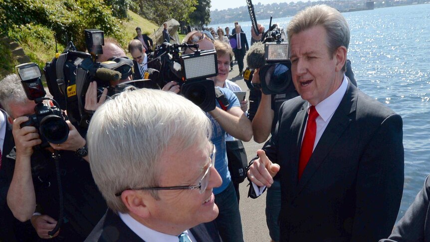 NSW premier Barry O'Farrell (right) speaks to Prime Minister Kevin Rudd