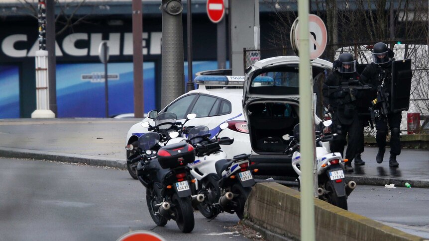 French police move toward kosher supermarket