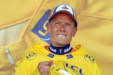 Michael Rasmussen dons the maillot jaune