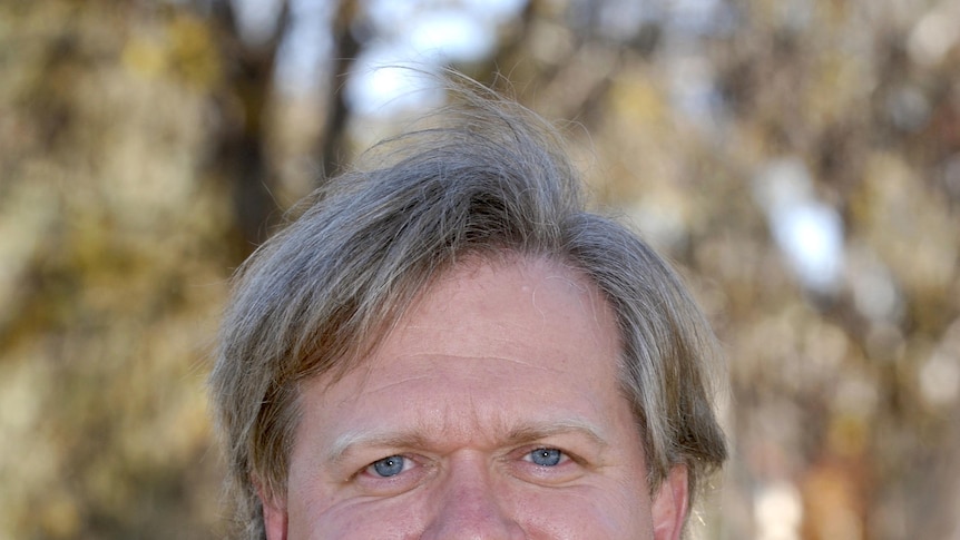 ANU Brian Schmidt and his team have won the 2015 Breakthrough Prize in Fundamental Physics.