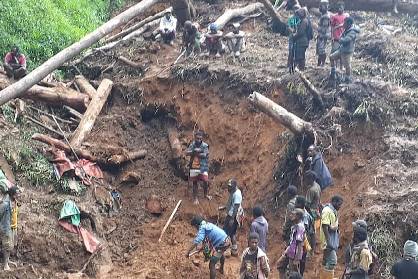 Many people at the scene of a landslide in a remote part of Papua New Guinea.