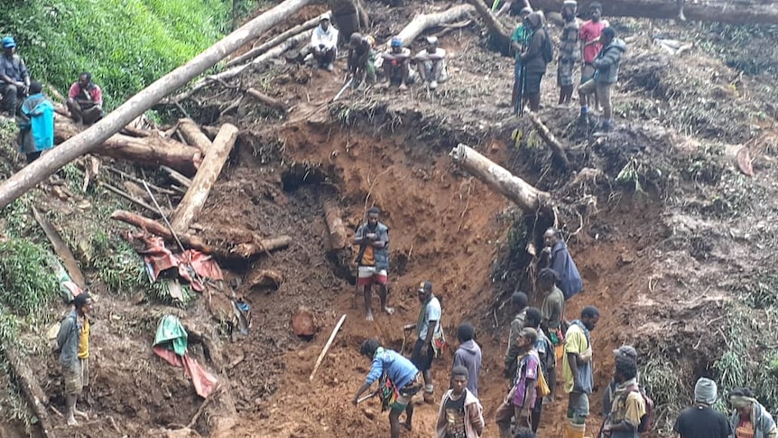 Many people at the scene of a landslide in a remote part of Papua New Guinea.