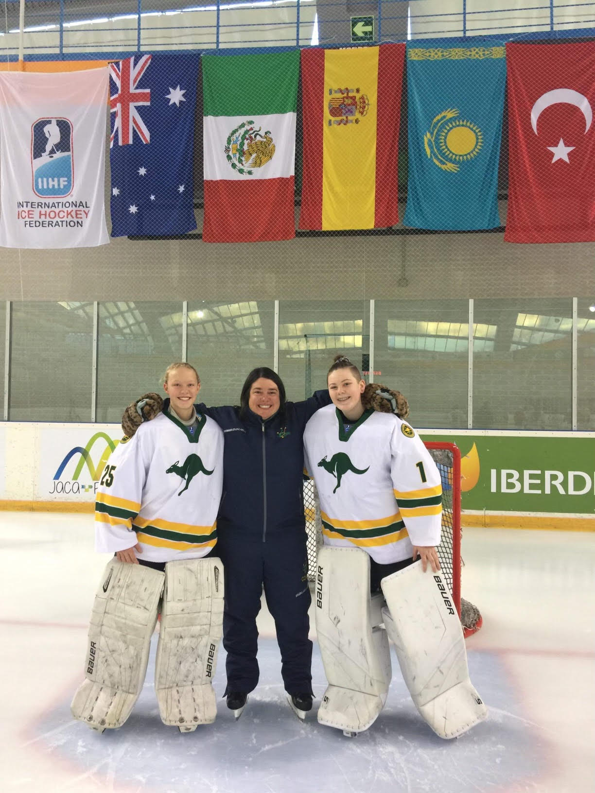 Australian girls ice hockey team going the extra mile for World