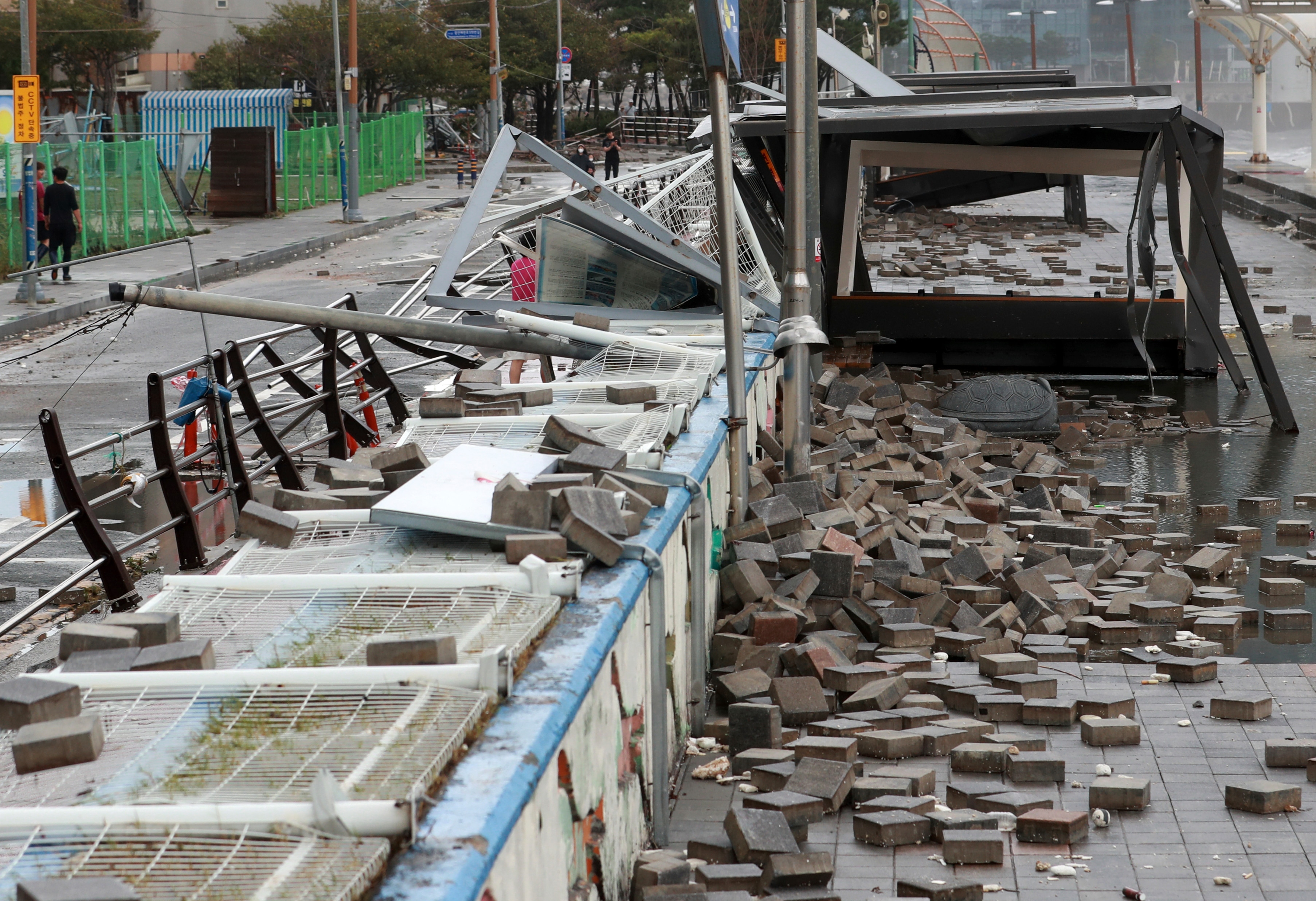 Typhoon Hinnamnor Hits South Korea, Cutting Power To Homes And Turning ...