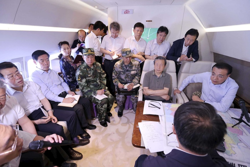 China's premier Li briefs military personnel about the sunken Eastern Star ferry on the Yangtze