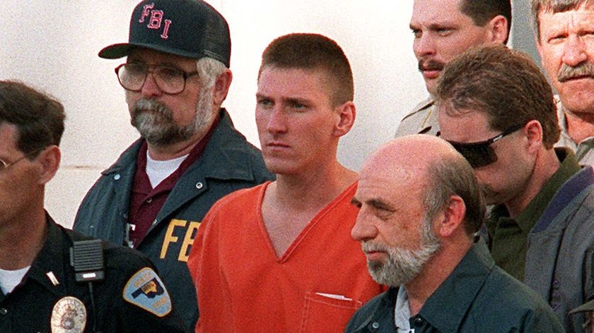 Timothy McVeigh, centre, is led from the Noble County Courthouse in Perry, Oklahoma, by FBI agents