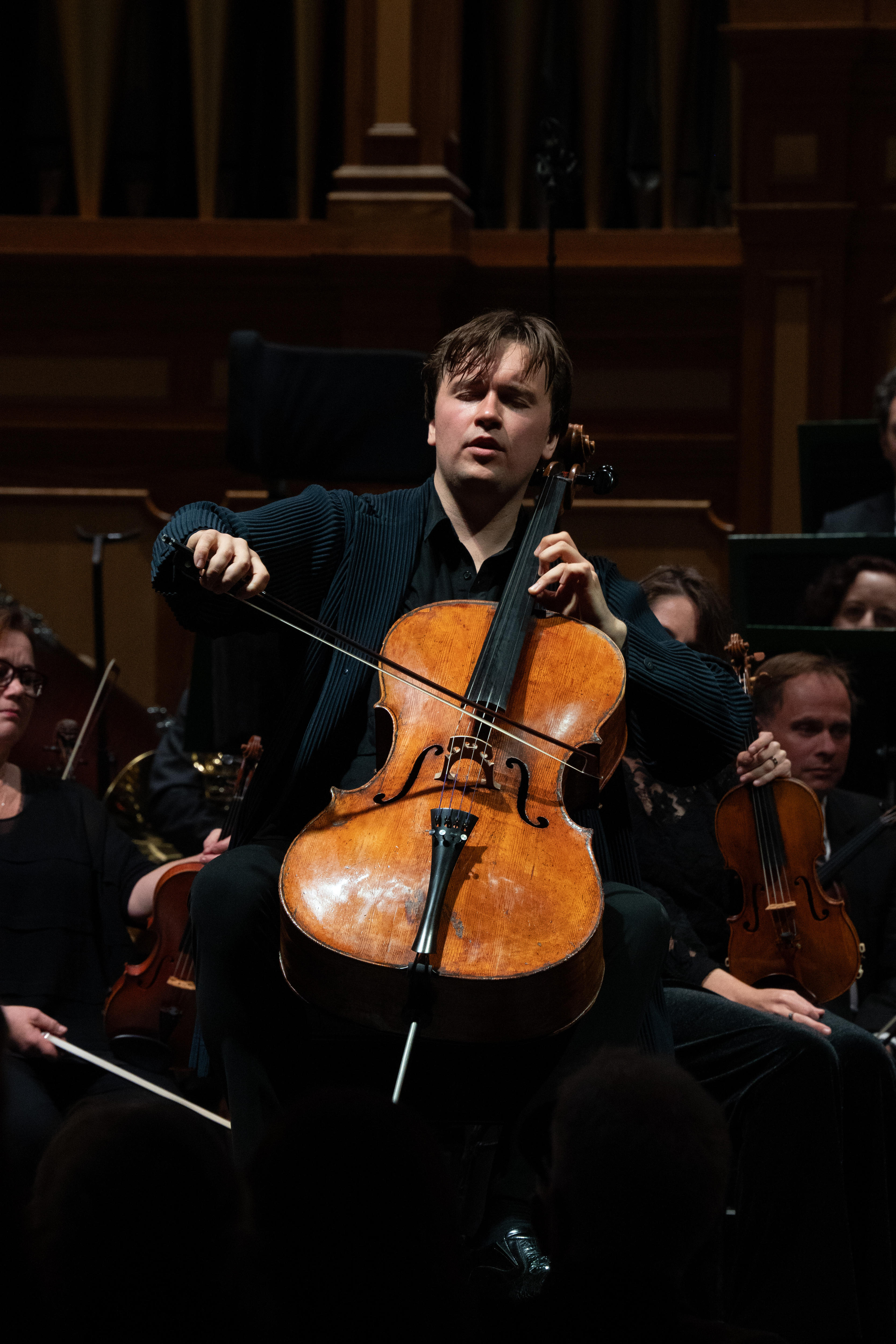 Ivan Karizna plays Shostakovich with the ASO