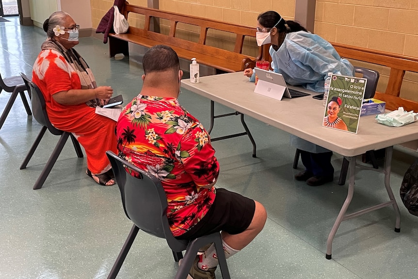 People at Samoan covid vaccine event