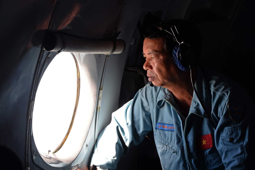 Vietnamese officers looks for missing Malaysia Airlines jet