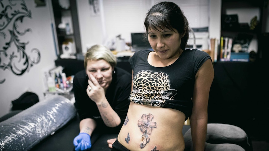 Russian tattoo artist helps women hide the scars of domestic violence - ABC  News