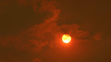 Sun through bushfire smoke