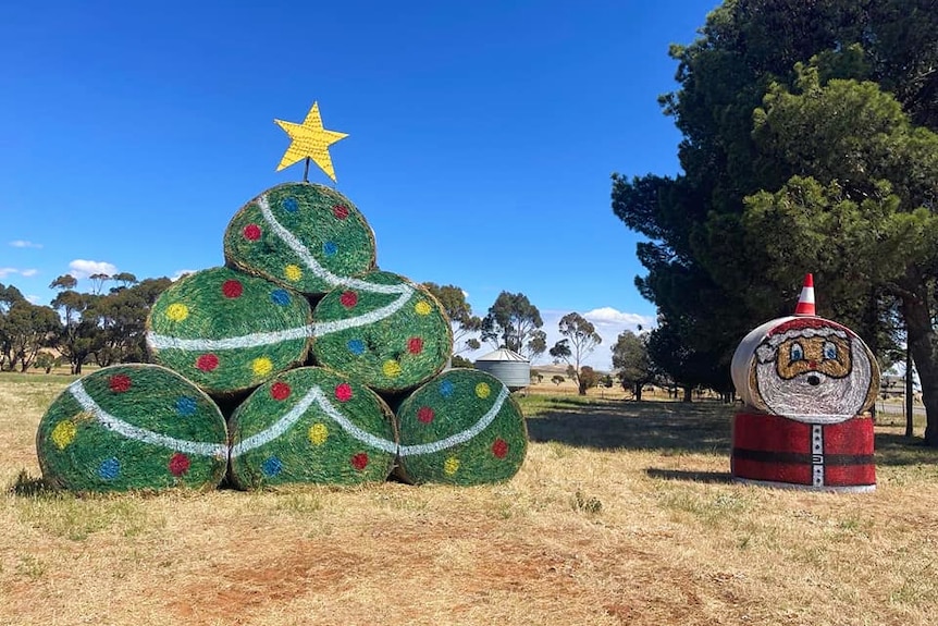 hay bales turned into a christmas tree and santa