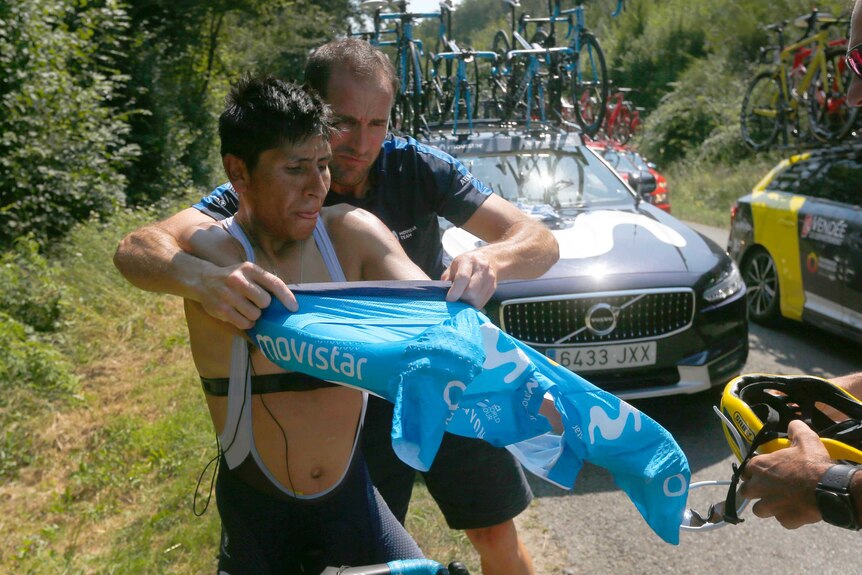 Nairo Quintana changes tops after Tour de France crash