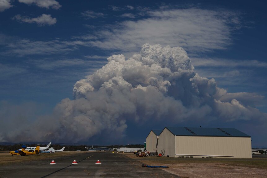 Smoke from the Dunalley bushfire seen from the Cambridge airport