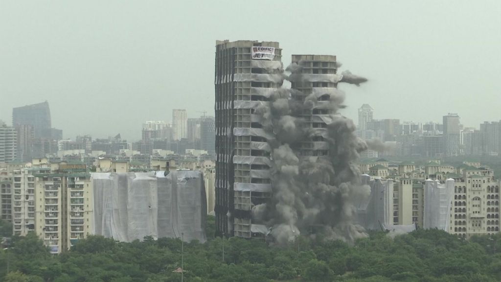 India Demolishes Illegal 103-metre Skyscrapers In Explosion - ABC News