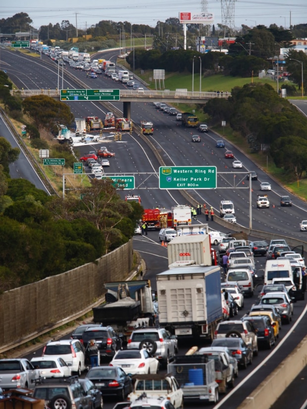 Traffic banks up on Melbourne's Calder Freeway