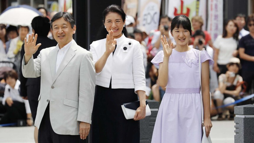 Naruhito, Masako and Aiko waving