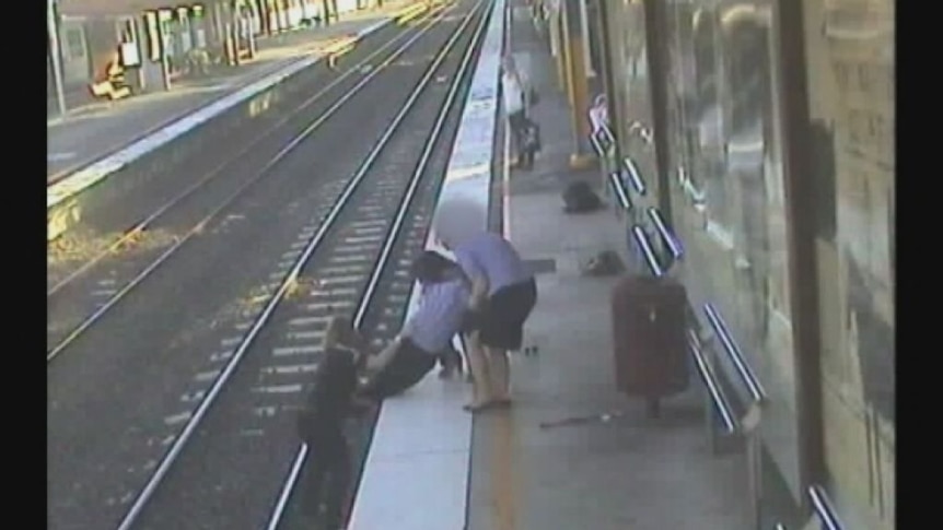 Woman Rescues Man Who Fell Onto Train Tracks Abc News