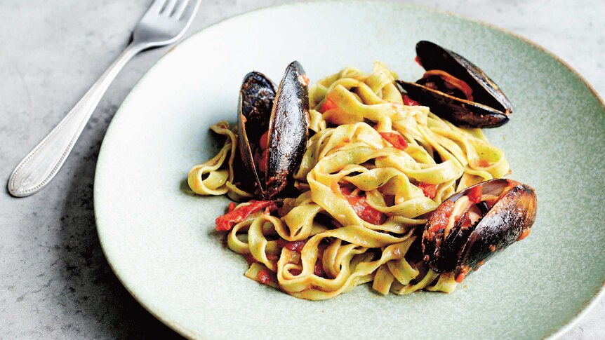 Mussel pasta with Dalmatian tomato sauce on a plate.
