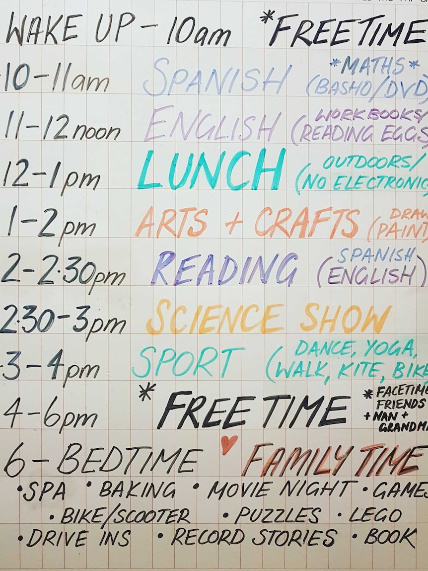 A whiteboard shows a daily structure of activities including languages, science, free time and sport.