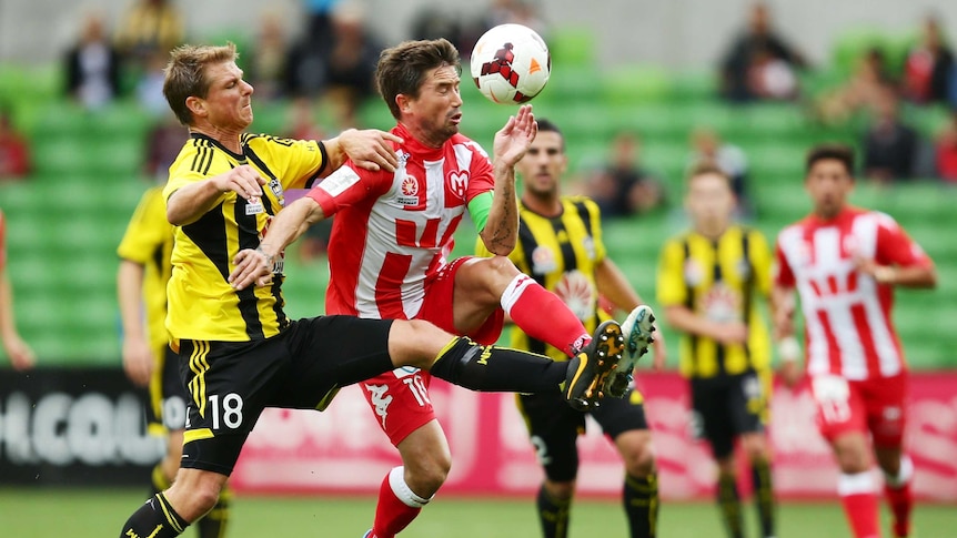 Kewell challenged in the air by Sigmund