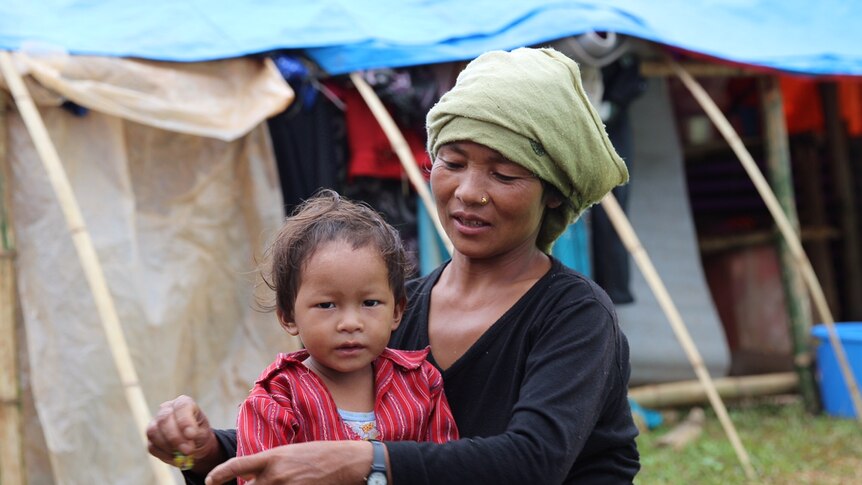 Mother and child at a camp near Salyantar