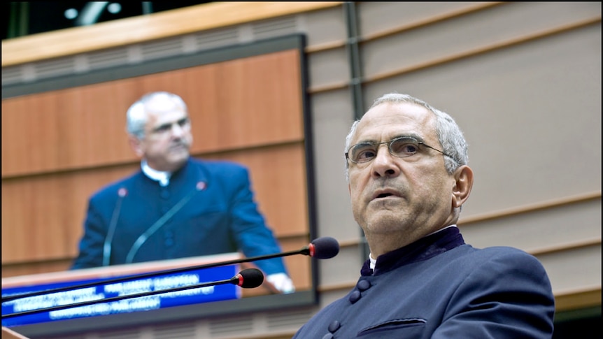 Jose Ramos-Horta stands in front of a microphone