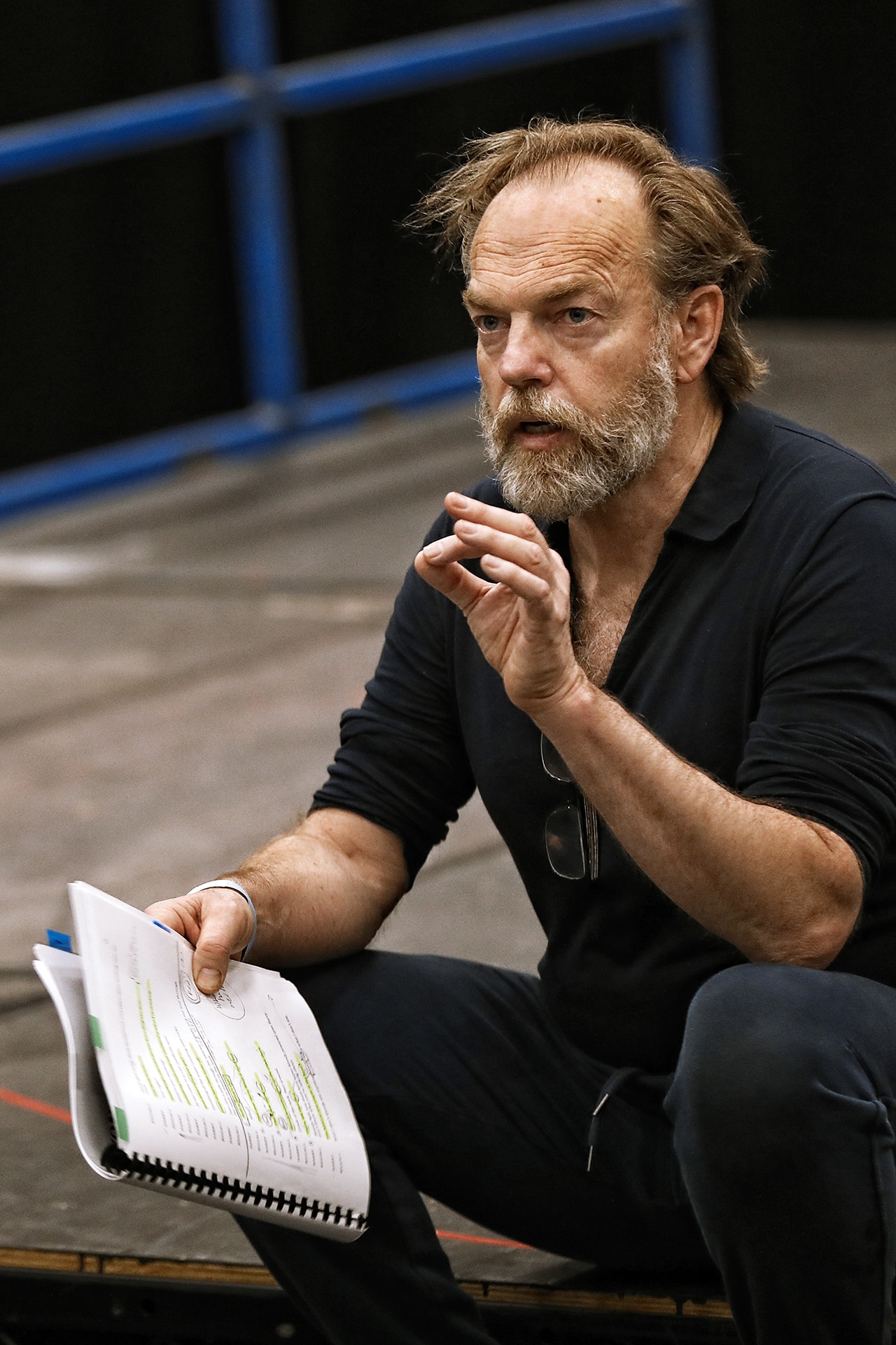 Why Hugo Weaving doesn't learn his lines before rehearsal