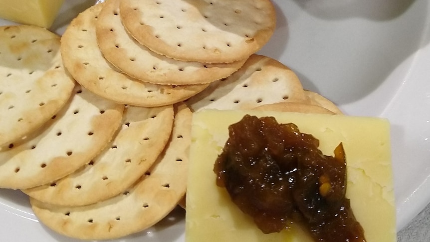 Some pickle and cheese on crackers